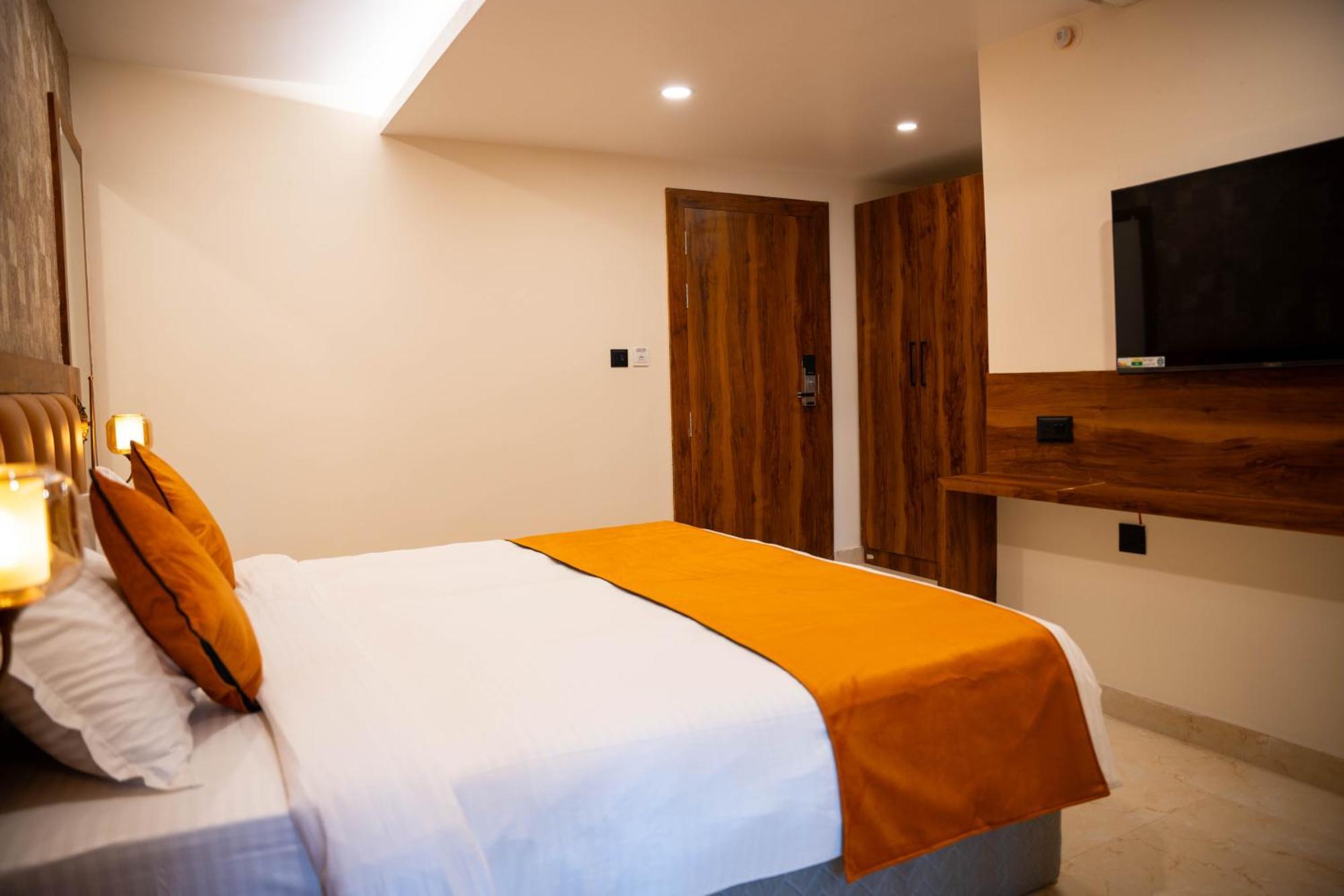 Hotel Orange Bhuvanesvar Kültér fotó